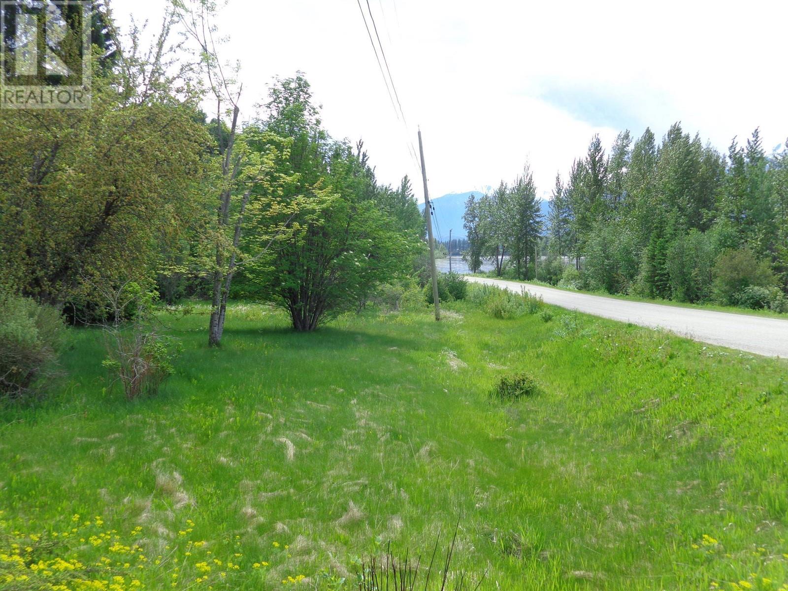 2880 Mountain View Road, Mcbride, British Columbia  V0J 2E0 - Photo 2 - R2879829