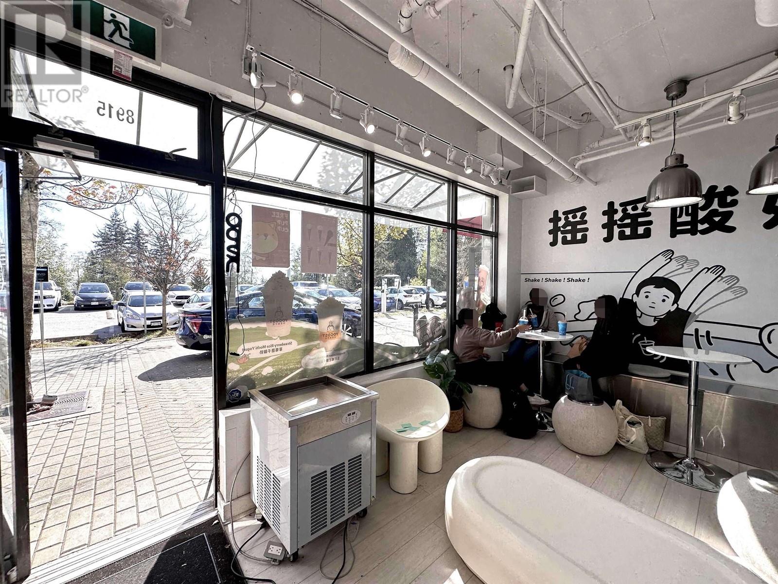 Listing Picture 5 of 13 : 8915 CORNERSTORE MEWS, Burnaby / 本拿比 - 魯藝地產 Yvonne Lu Group - MLS Medallion Club Member
