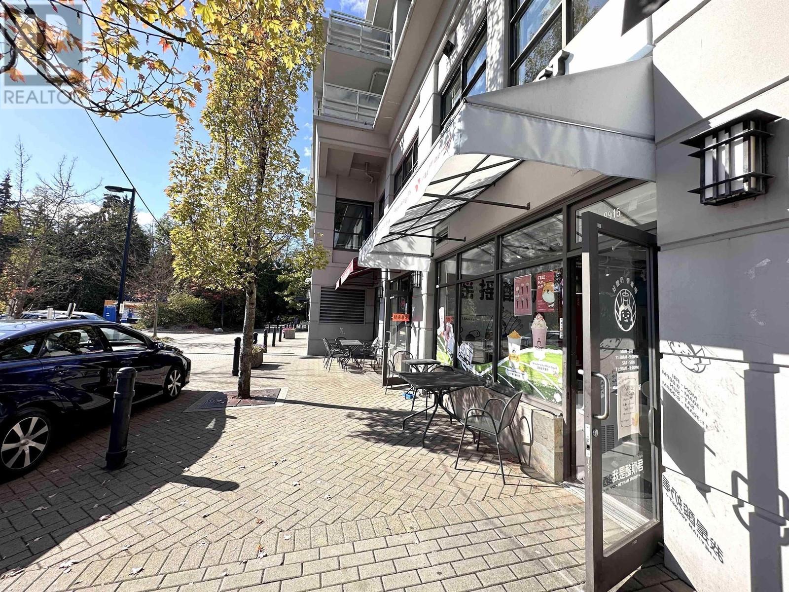 Listing Picture 2 of 13 : 8915 CORNERSTORE MEWS, Burnaby / 本拿比 - 魯藝地產 Yvonne Lu Group - MLS Medallion Club Member