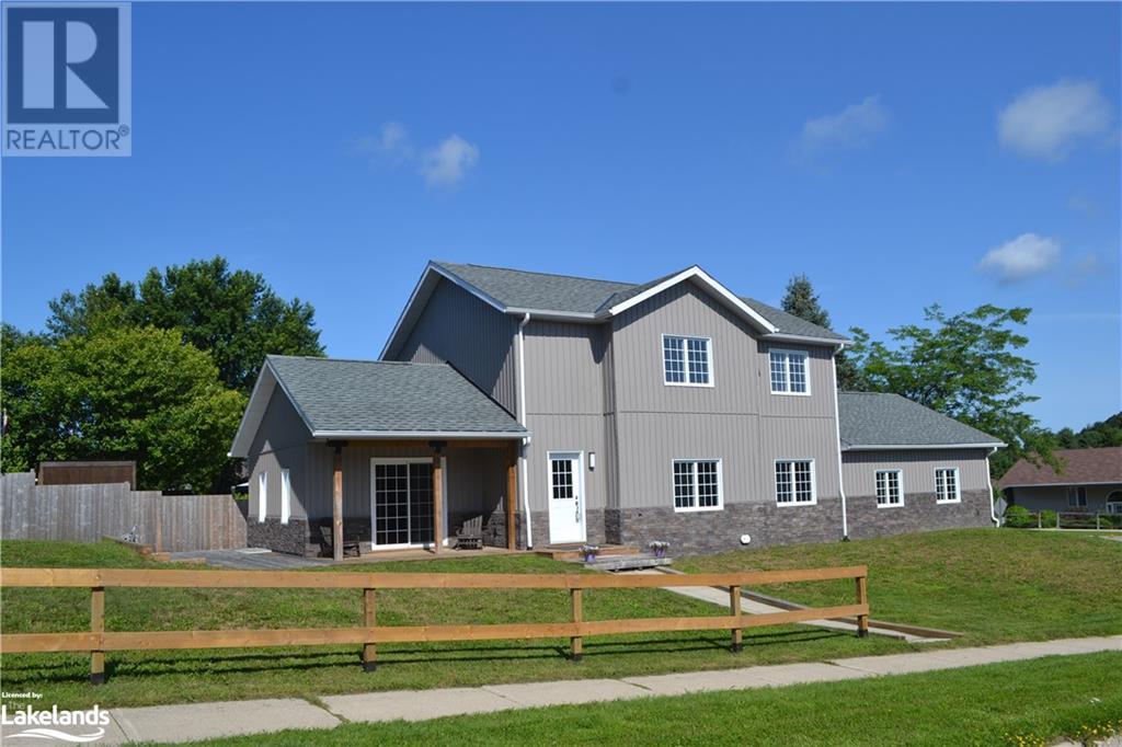 15 Lankin Avenue, Bracebridge, Ontario  P1L 1Y4 - Photo 2 - 40589448