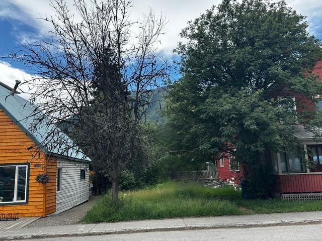 861 7th Avenue, Fernie, British Columbia  V0B 1M0 - Photo 2 - 2476949