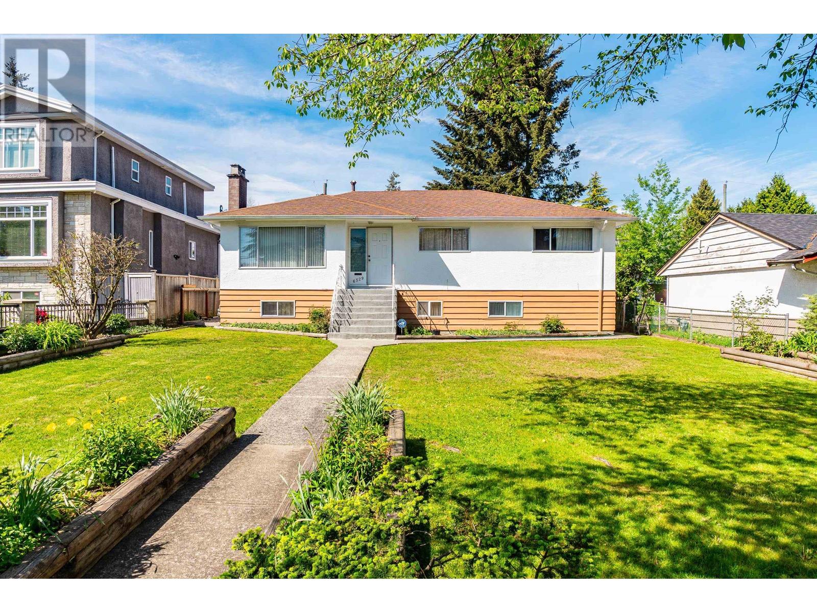 6529 NAPIER STREET, burnaby, British Columbia