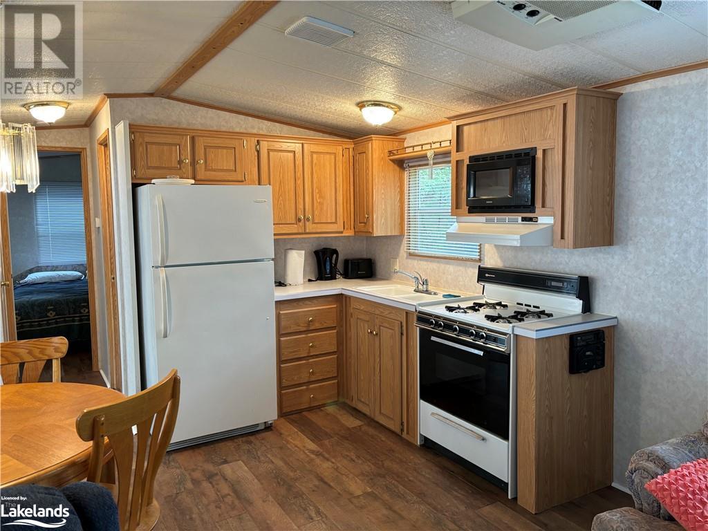 85 Theme Park Drive Unit# 153, Wasaga Beach, Ontario  L9Z 1X7 - Photo 10 - 40587541