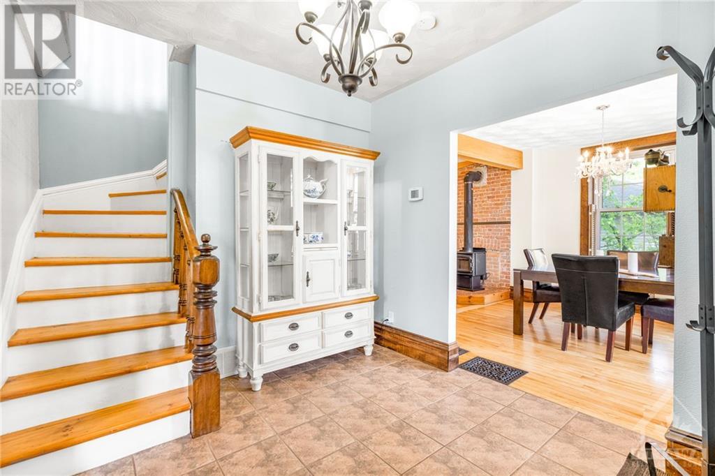 140 High Street, Vankleek Hill, Ontario  K0B 1R0 - Photo 3 - 1390900