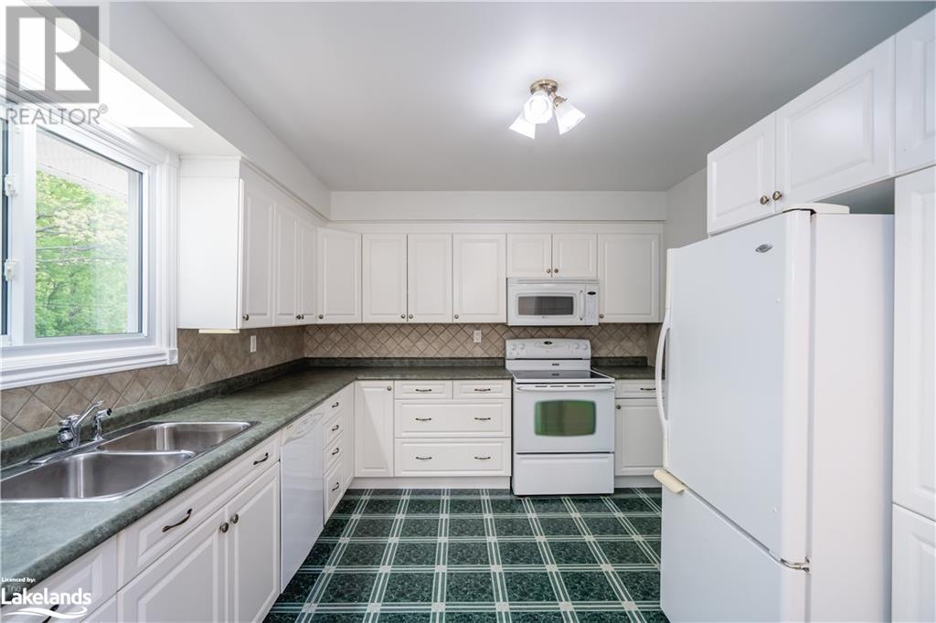 5 Dufferin Street, Penetanguishene, Ontario  L9M 1H2 - Photo 4 - 40589255