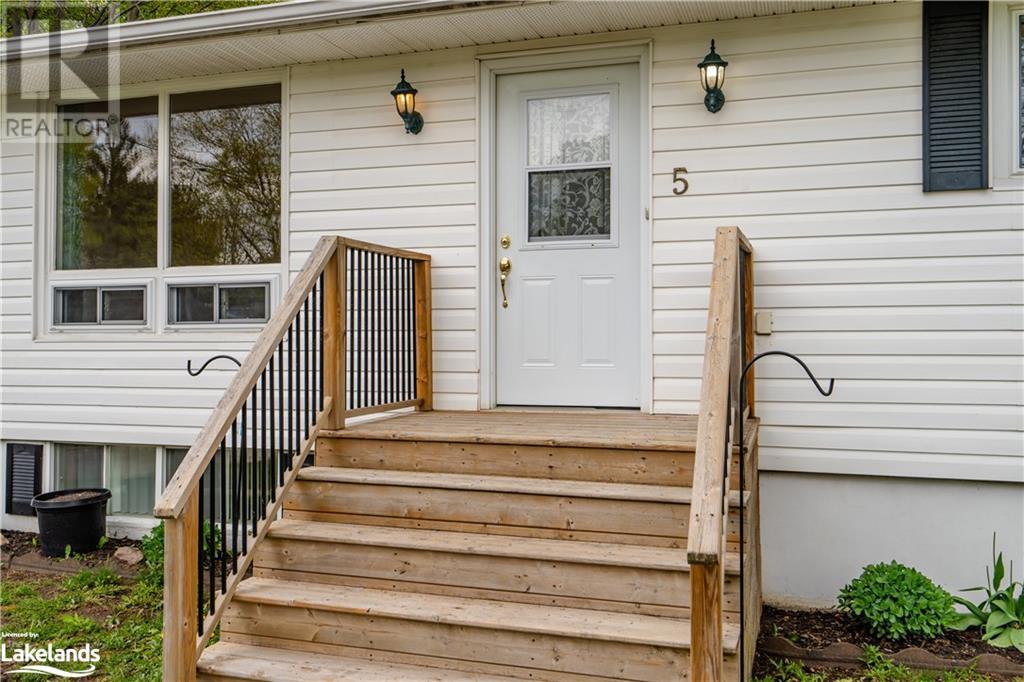 5 Dufferin Street, Penetanguishene, Ontario  L9M 1H2 - Photo 2 - 40589255