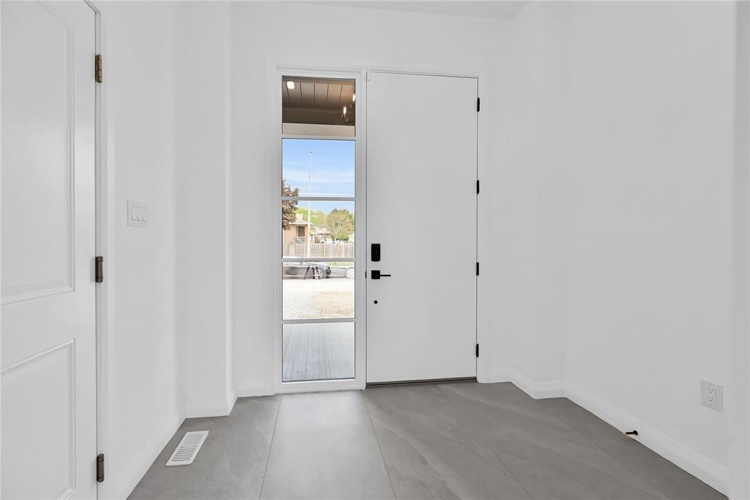 27 Kingfisher Drive, Hamilton, Ontario  L9A 5A4 - Photo 4 - H4194308