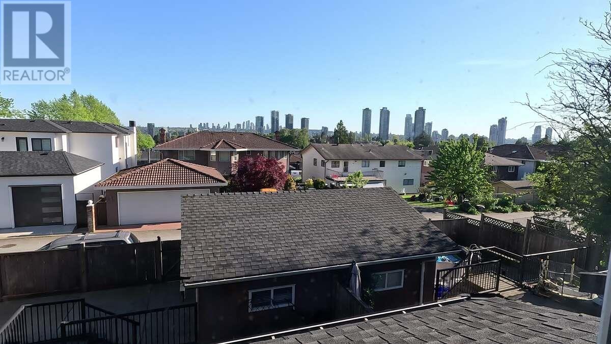 Listing Picture 12 of 20 : 5158 FRANCES STREET, Burnaby / 本拿比 - 魯藝地產 Yvonne Lu Group - MLS Medallion Club Member