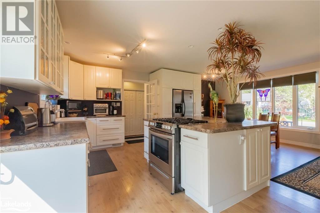 11 Meadow Park Drive, Huntsville, Ontario  P1H 1G2 - Photo 2 - 40589400