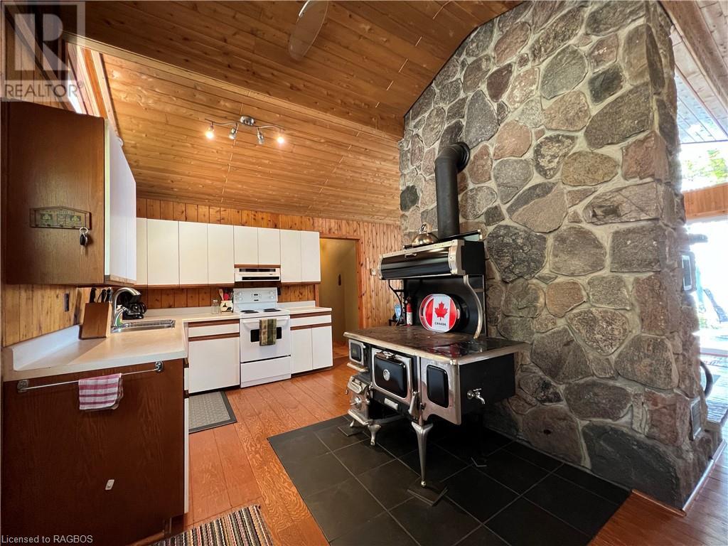 270 Barney's Boulevard, Northern Bruce Peninsula, Ontario  N0H 1Z0 - Photo 3 - 40589923