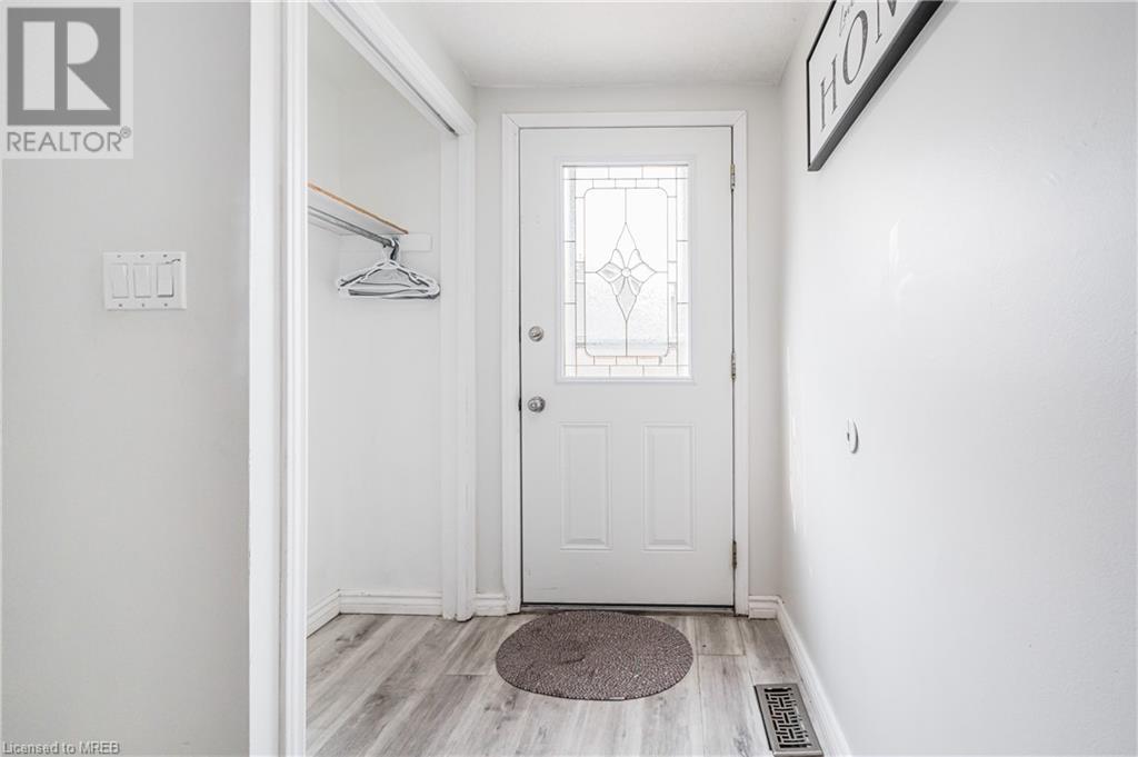 648 Doon Village Road Unit# 5, Kitchener, Ontario  N2P 1A2 - Photo 3 - 40590575