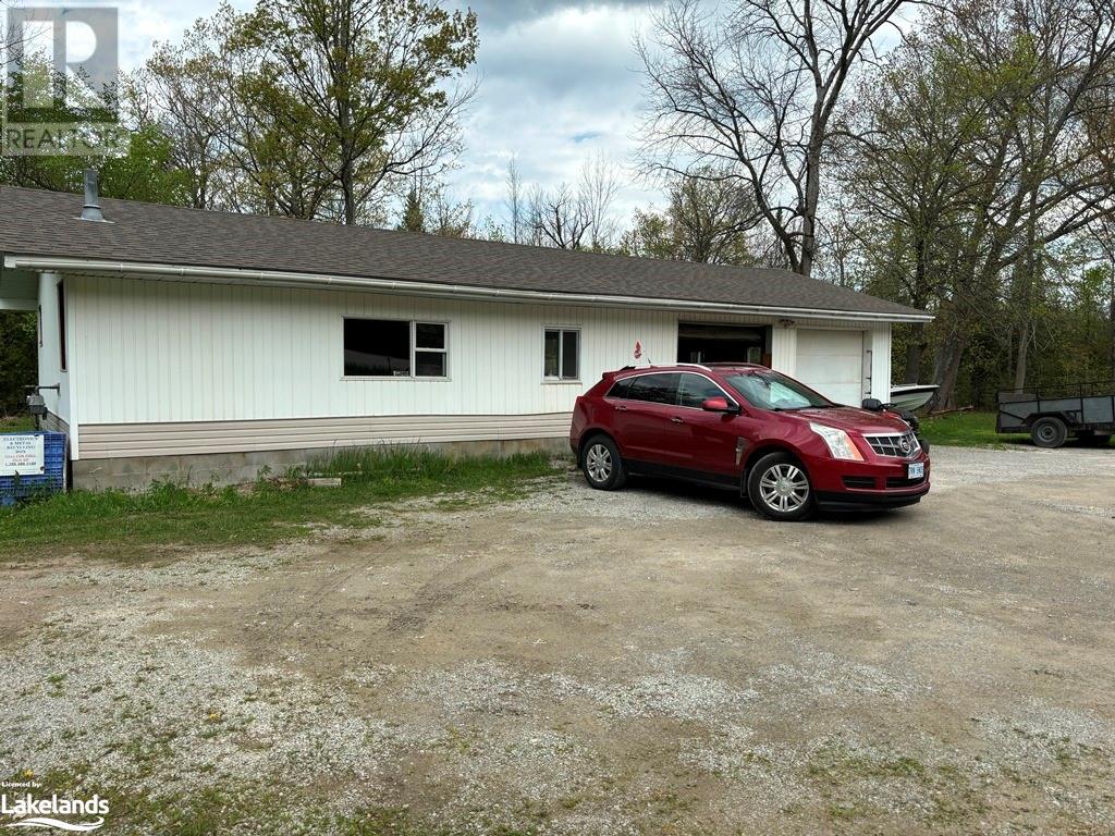 14065 The King's Highway No 12, Waubaushene, Ontario  L0K 2C0 - Photo 5 - 40589633
