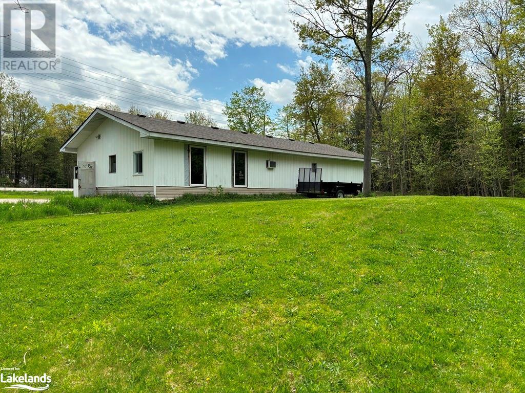 14065 The King's Highway No 12, Waubaushene, Ontario  L0K 2C0 - Photo 2 - 40589633