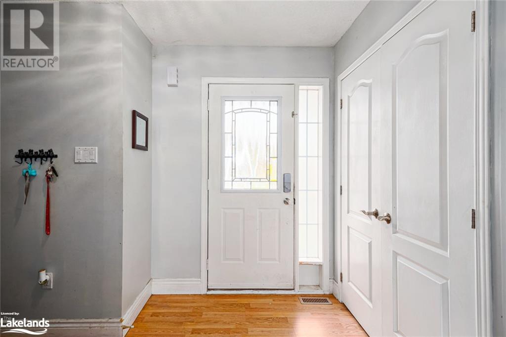 4 Hawthorne Crescent, Barrie, Ontario  L4N 8K1 - Photo 2 - 40590756