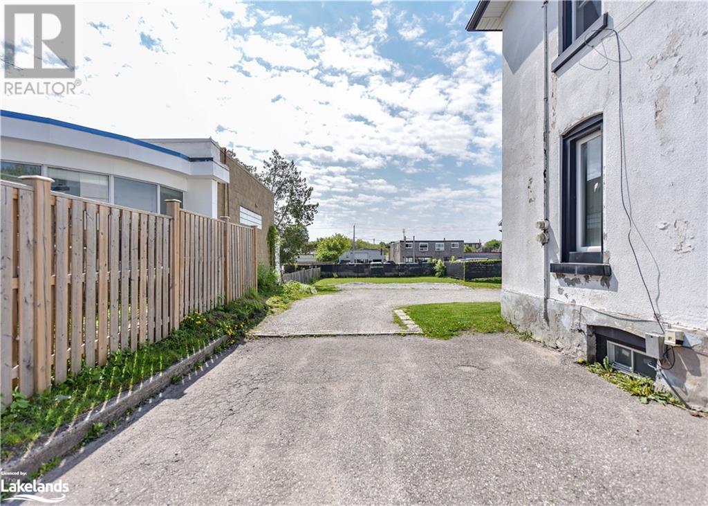 103 Mississaga Street W, Orillia, Ontario  L3V 3A9 - Photo 3 - 40591031