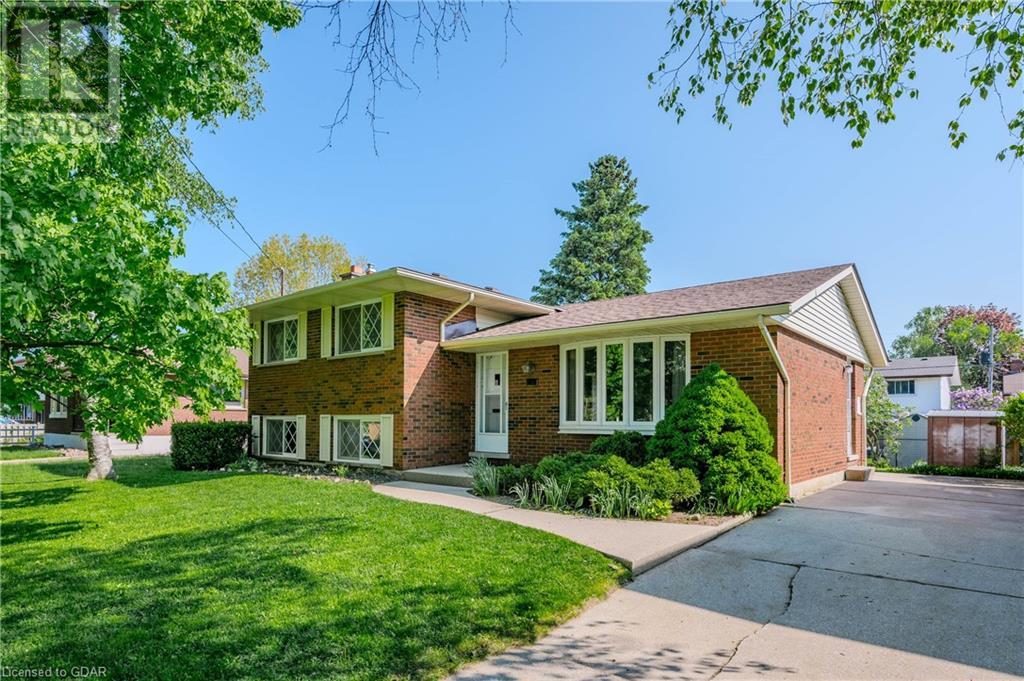 <h3>$749,900</h3><p>41 Lonsdale Drive, Guelph, Ontario</p>