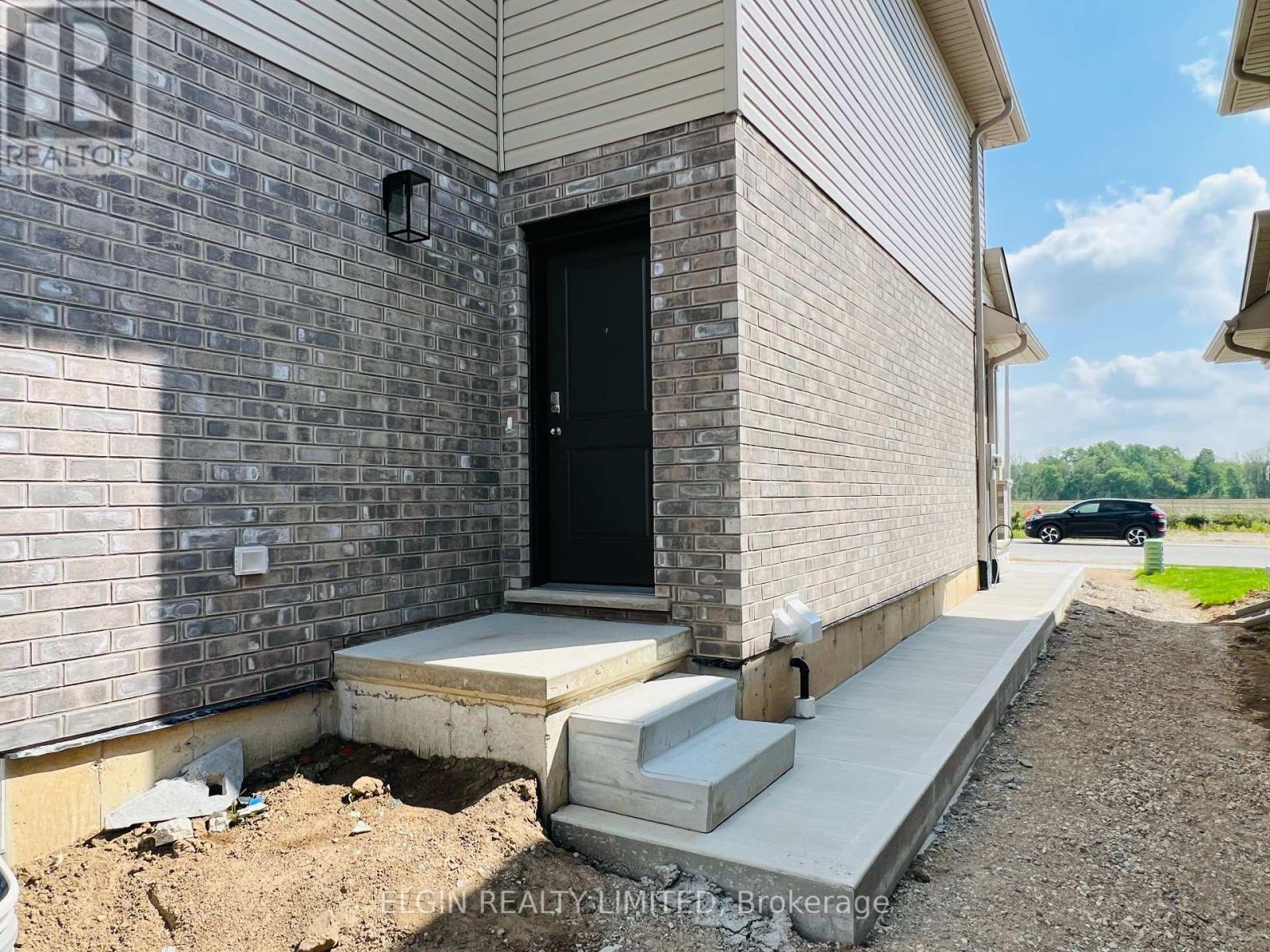 52 Braun Avenue, Tillsonburg, Ontario  N4G 0K5 - Photo 3 - X8349200