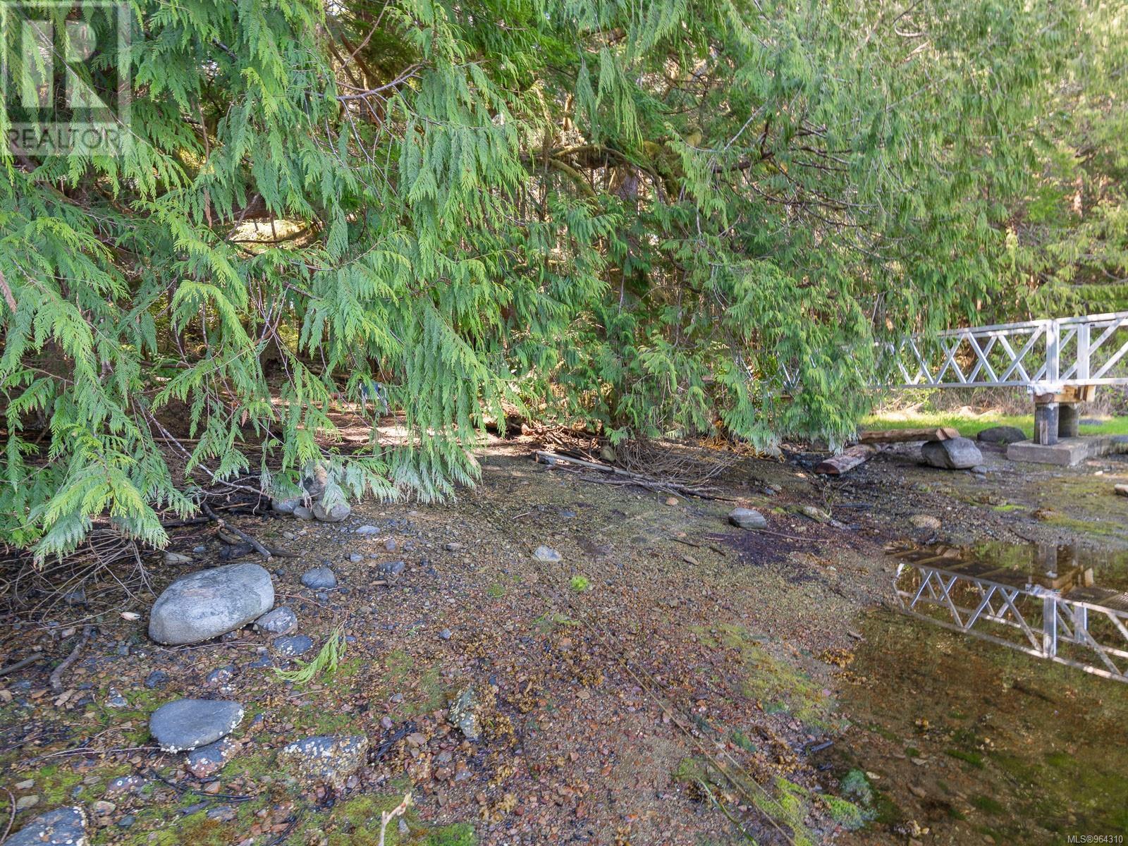 435 Grappler Inlet, Bamfield, British Columbia  V0R 1B0 - Photo 15 - 964310