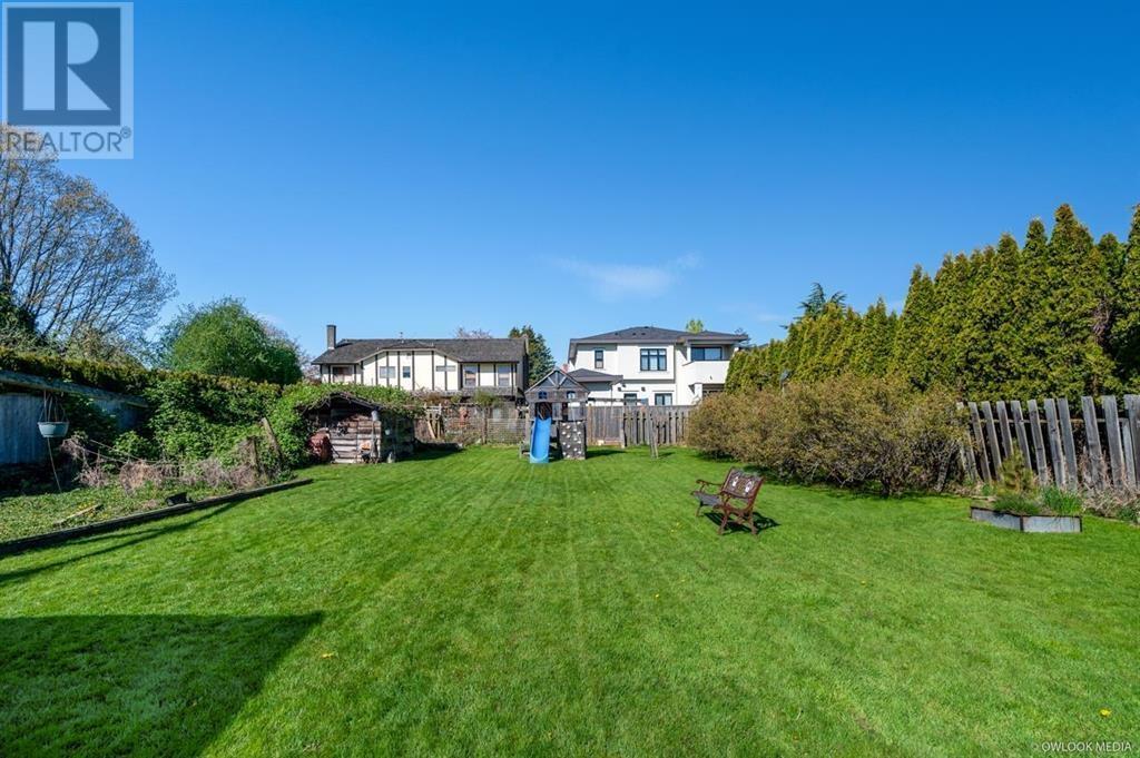 Listing Picture 14 of 15 : 7491 MONTANA ROAD, Richmond / 烈治文 - 魯藝地產 Yvonne Lu Group - MLS Medallion Club Member