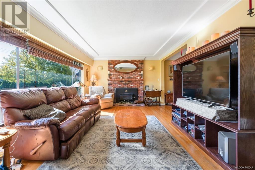 Listing Picture 2 of 15 : 7491 MONTANA ROAD, Richmond / 烈治文 - 魯藝地產 Yvonne Lu Group - MLS Medallion Club Member