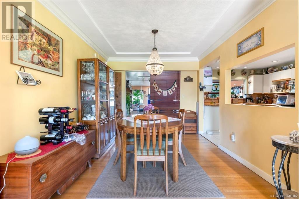 Listing Picture 3 of 15 : 7491 MONTANA ROAD, Richmond / 烈治文 - 魯藝地產 Yvonne Lu Group - MLS Medallion Club Member