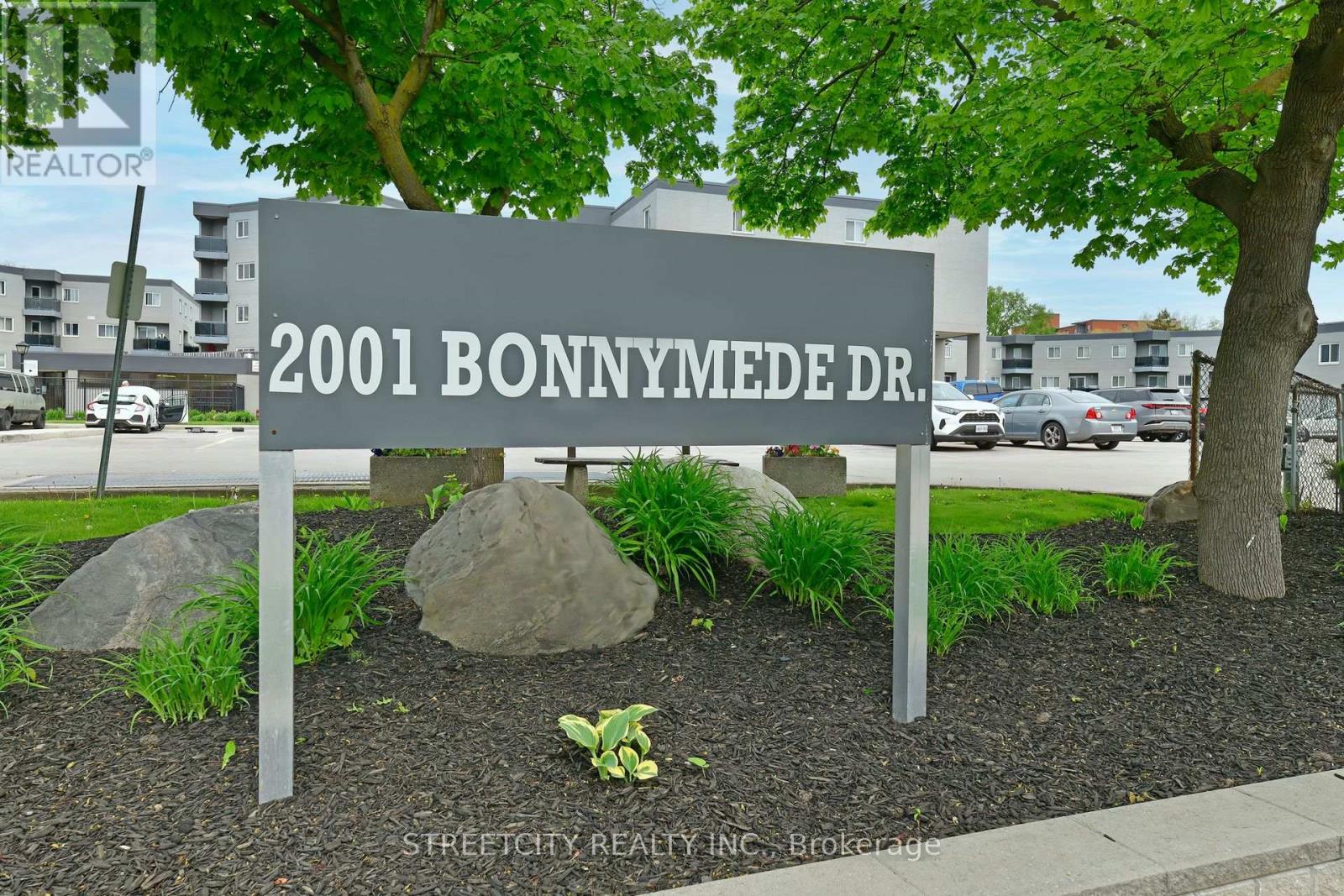 140 - 2001 Bonnymede Drive, Mississauga, Ontario  L5J 4H8 - Photo 1 - W8315802