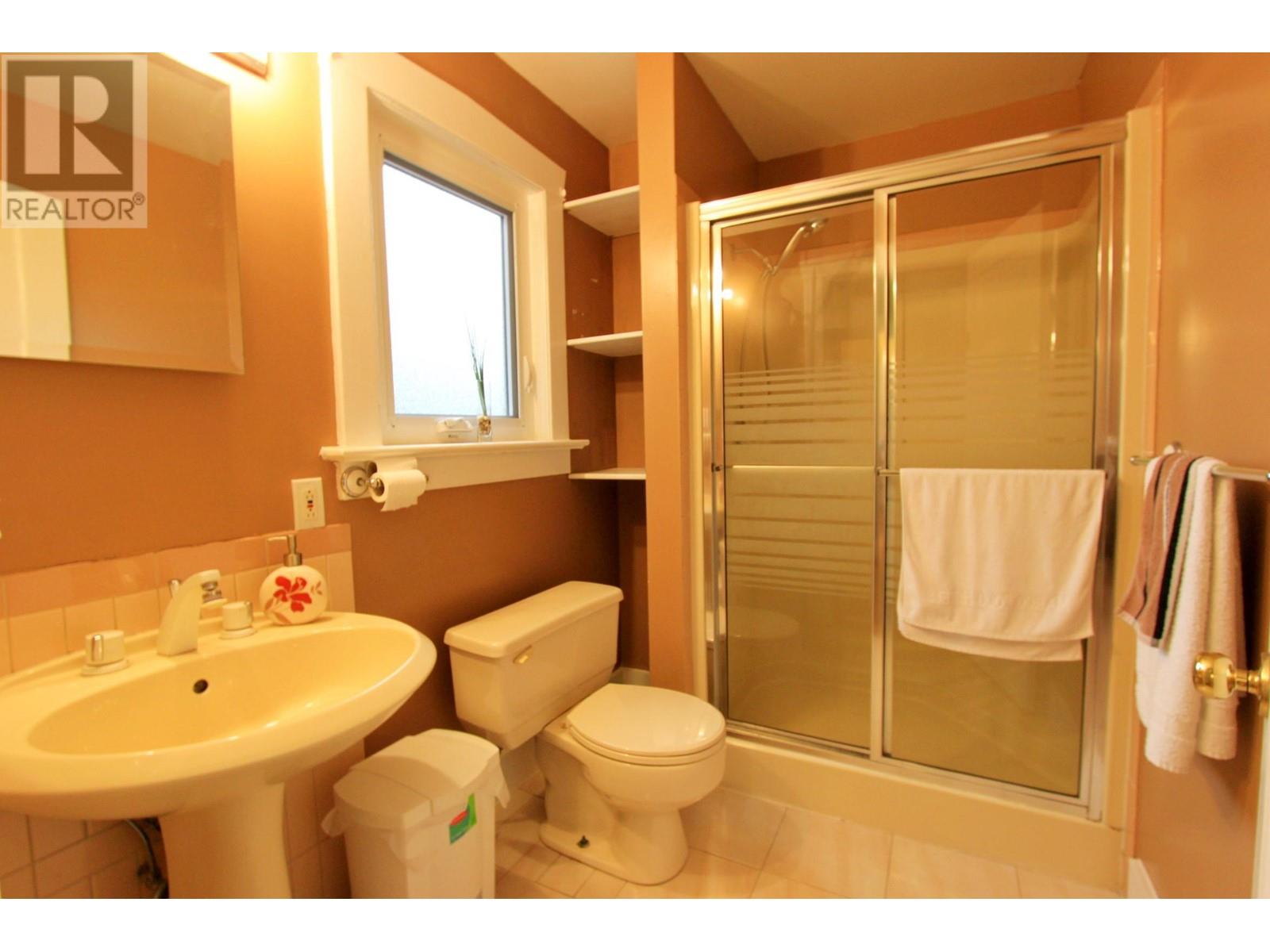 Listing Picture 14 of 17 : 4293 W 13TH AVENUE, Vancouver / 溫哥華 - 魯藝地產 Yvonne Lu Group - MLS Medallion Club Member