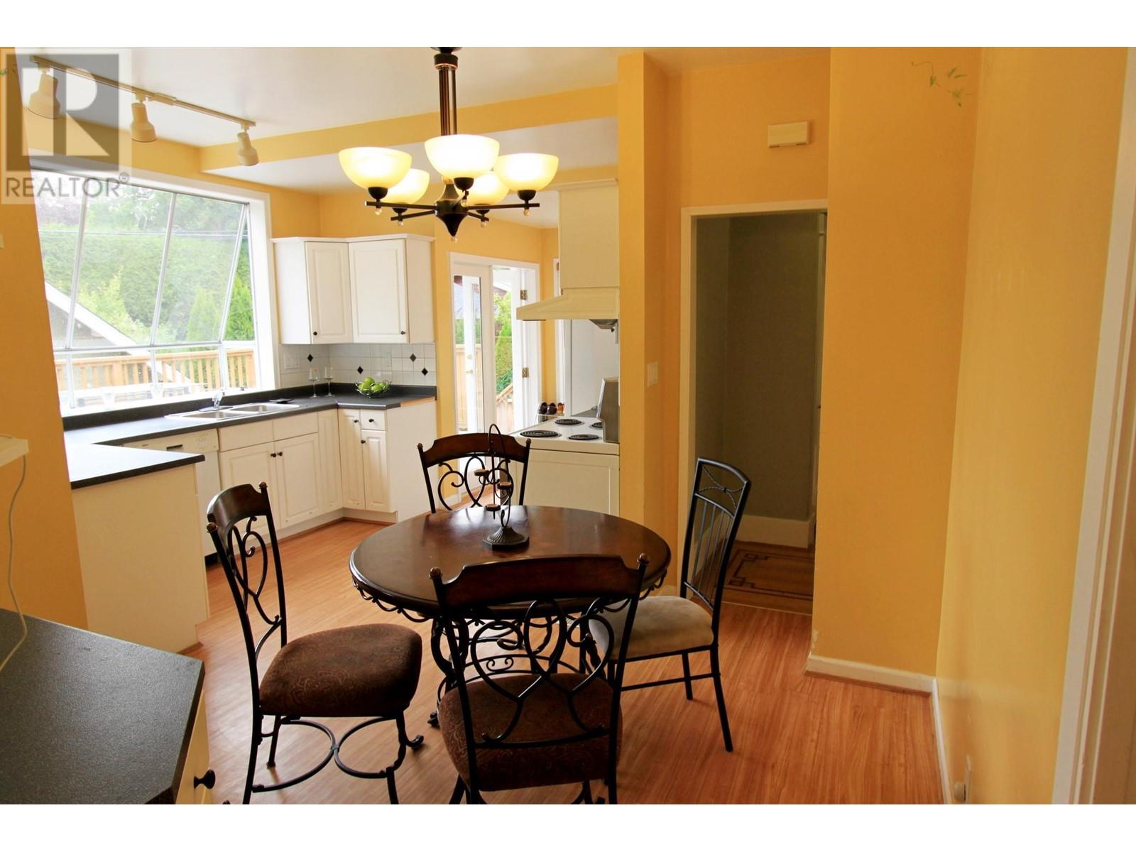 Listing Picture 8 of 17 : 4293 W 13TH AVENUE, Vancouver / 溫哥華 - 魯藝地產 Yvonne Lu Group - MLS Medallion Club Member