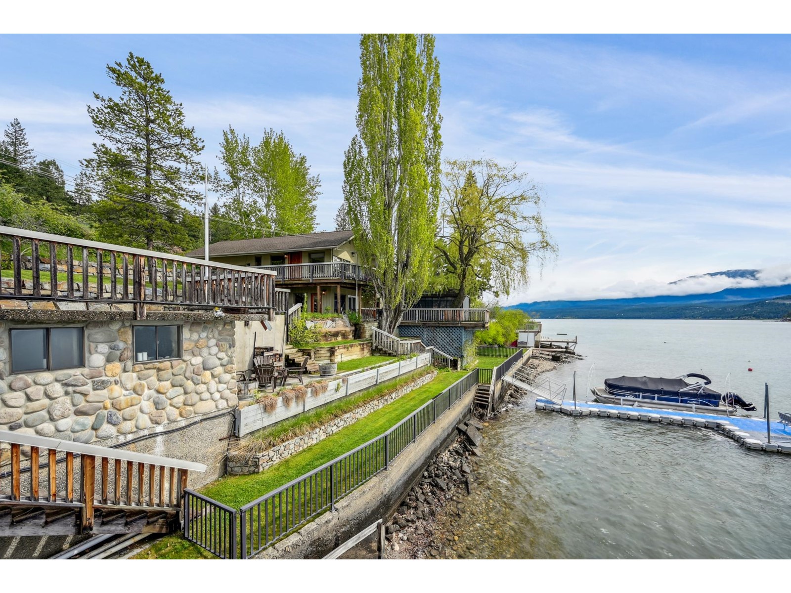 661 Lakeview Road, Windermere, British Columbia  V0A 1K3 - Photo 3 - 2477096