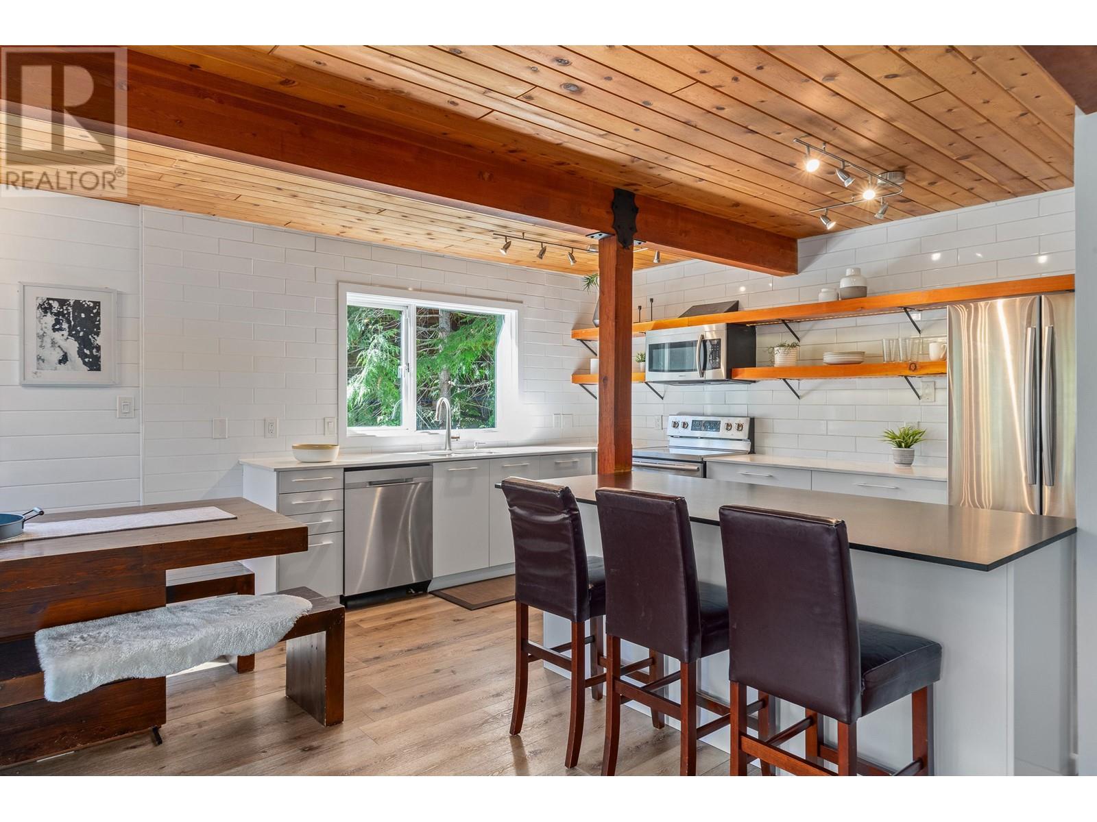 8636 Lakewood Court, Whistler, British Columbia  V8E 0G1 - Photo 10 - R2884602