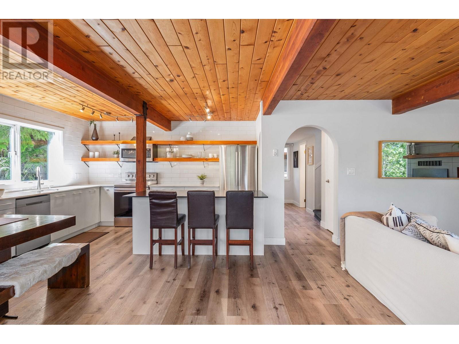 8636 Lakewood Court, Whistler, British Columbia  V8E 0G1 - Photo 11 - R2884602