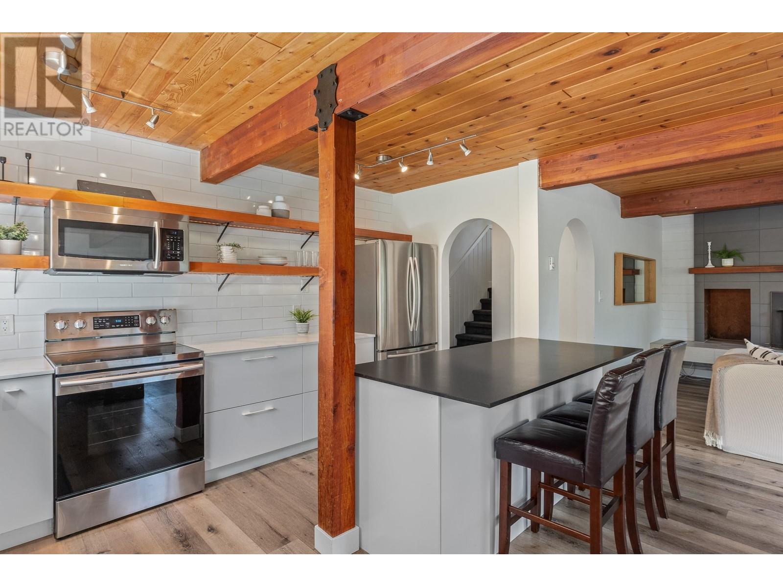 8636 Lakewood Court, Whistler, British Columbia  V8E 0G1 - Photo 12 - R2884602