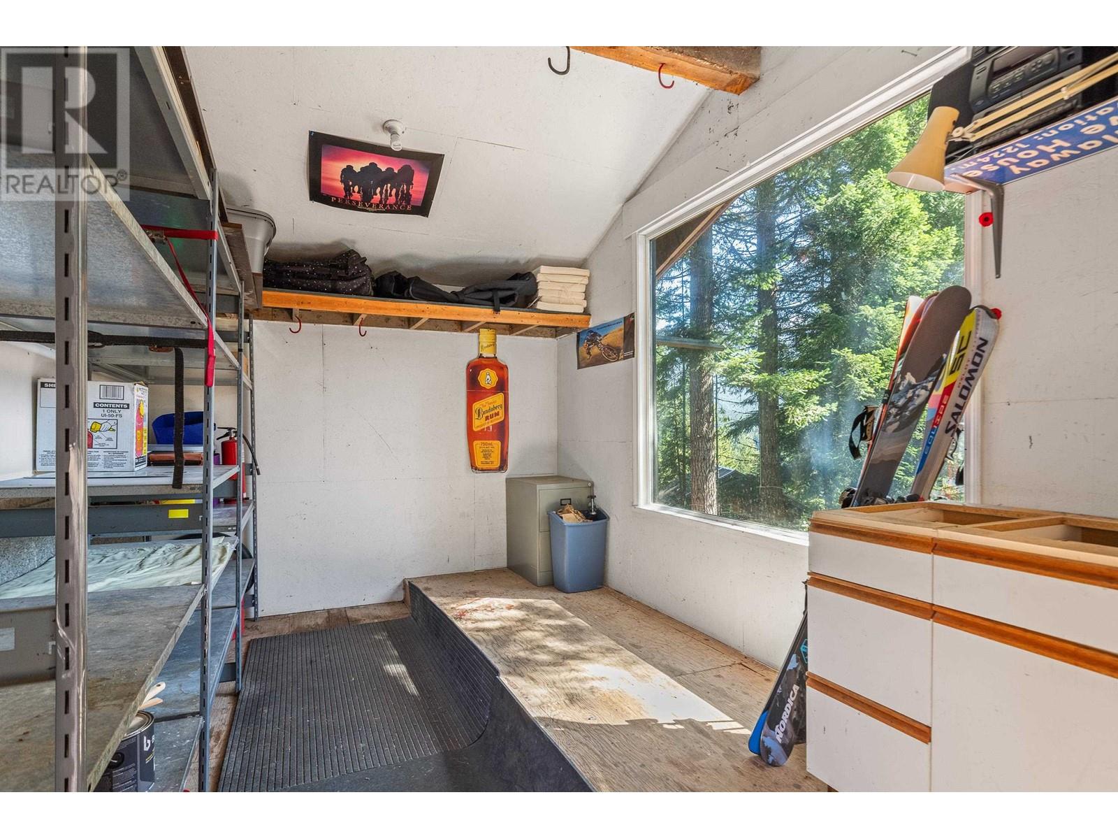 8636 Lakewood Court, Whistler, British Columbia  V8E 0G1 - Photo 8 - R2884602