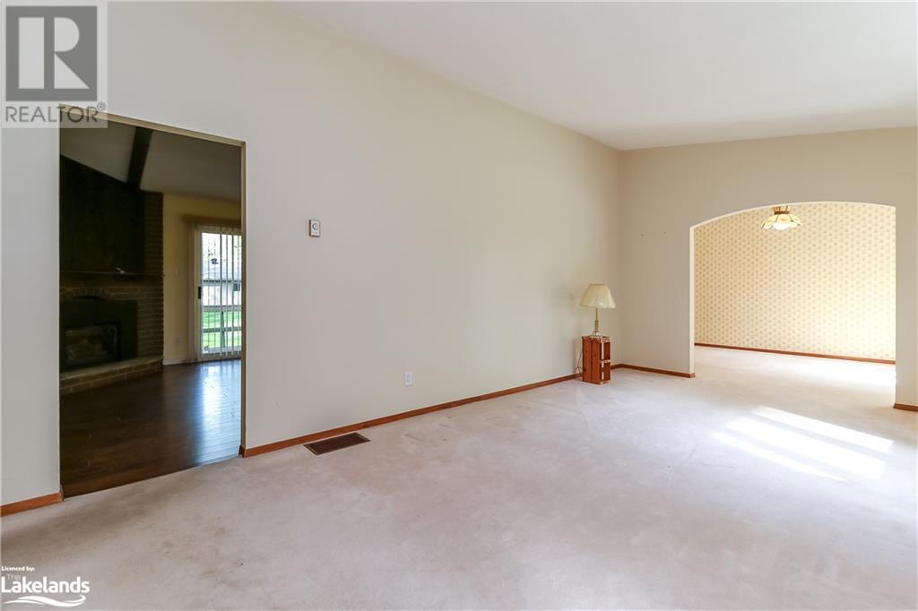 212 39th Street S, Wasaga Beach, Ontario  L9Z 1S3 - Photo 3 - 40591059