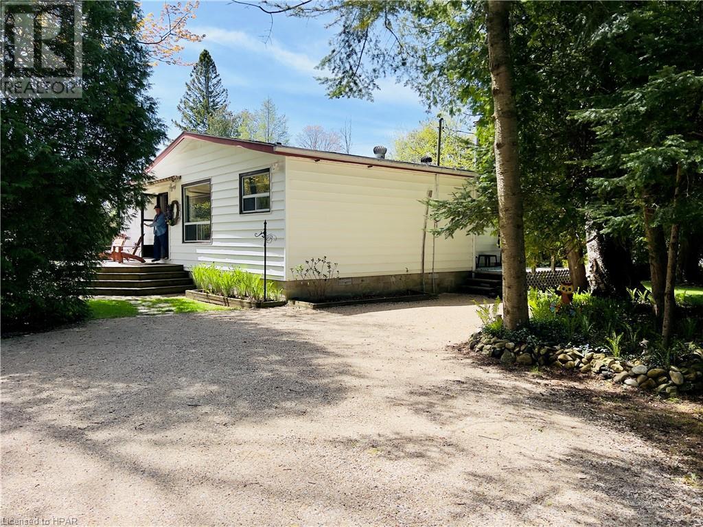 551 Attawandaron Road, Point Clark, Ontario  N2Z 2X3 - Photo 16 - 40590520