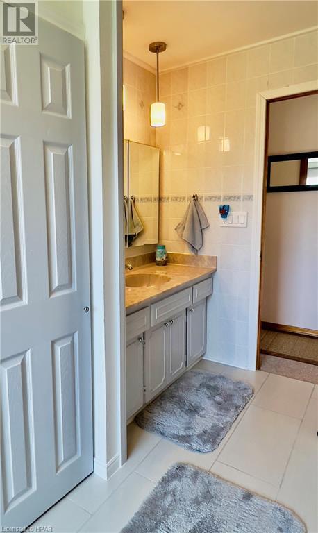 551 Attawandaron Road, Point Clark, Ontario  N2Z 2X3 - Photo 40 - 40590520