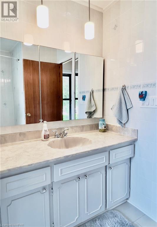 551 Attawandaron Road, Point Clark, Ontario  N2Z 2X3 - Photo 43 - 40590520