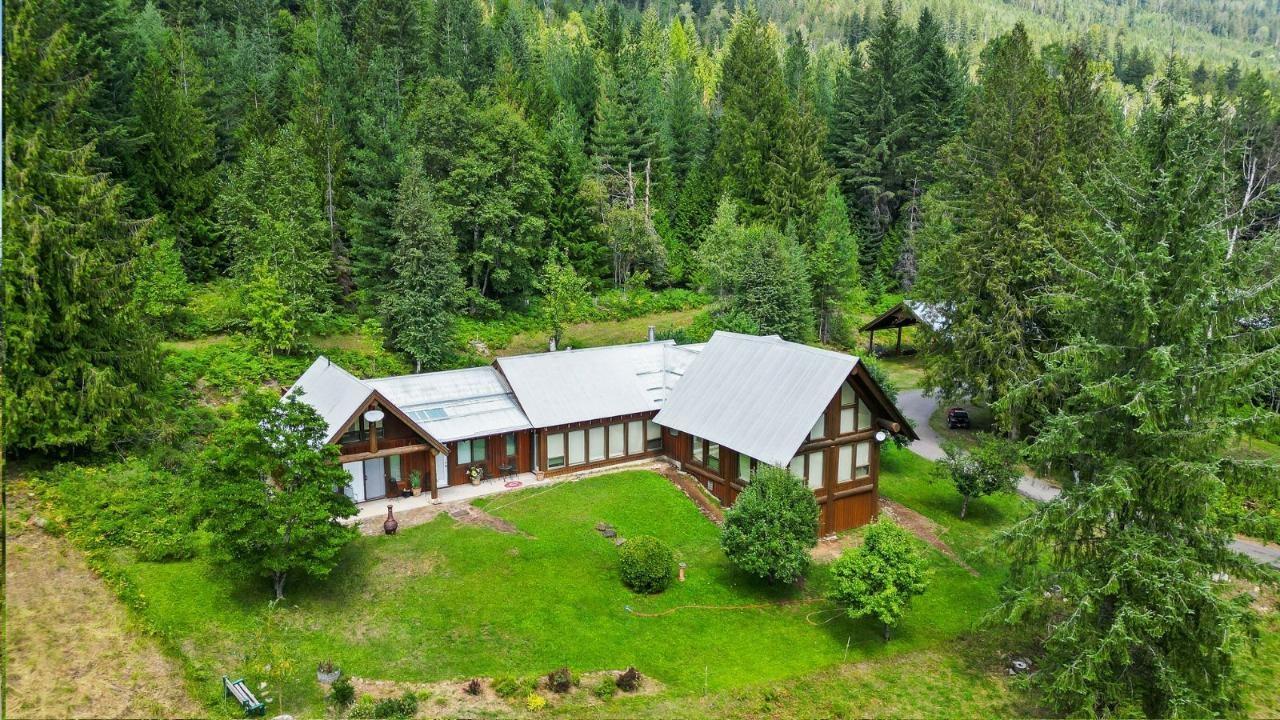 16749 Crawford Creek Road, Crawford Bay, British Columbia  V0B 1E0 - Photo 3 - 2477065