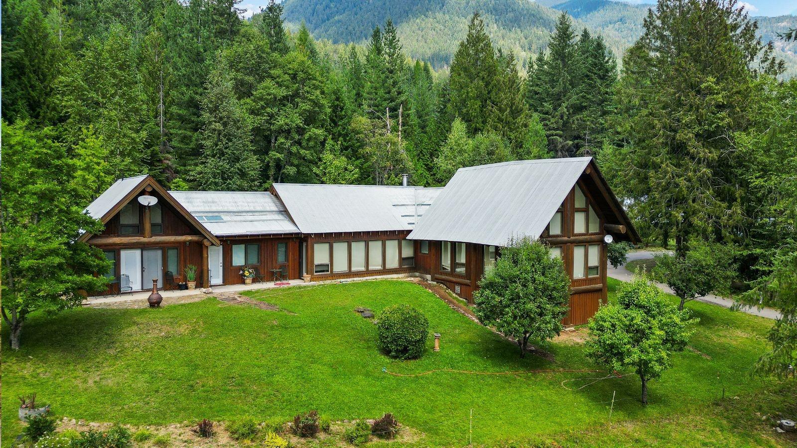 16749 Crawford Creek Road, Crawford Bay, British Columbia  V0B 1E0 - Photo 1 - 2477065