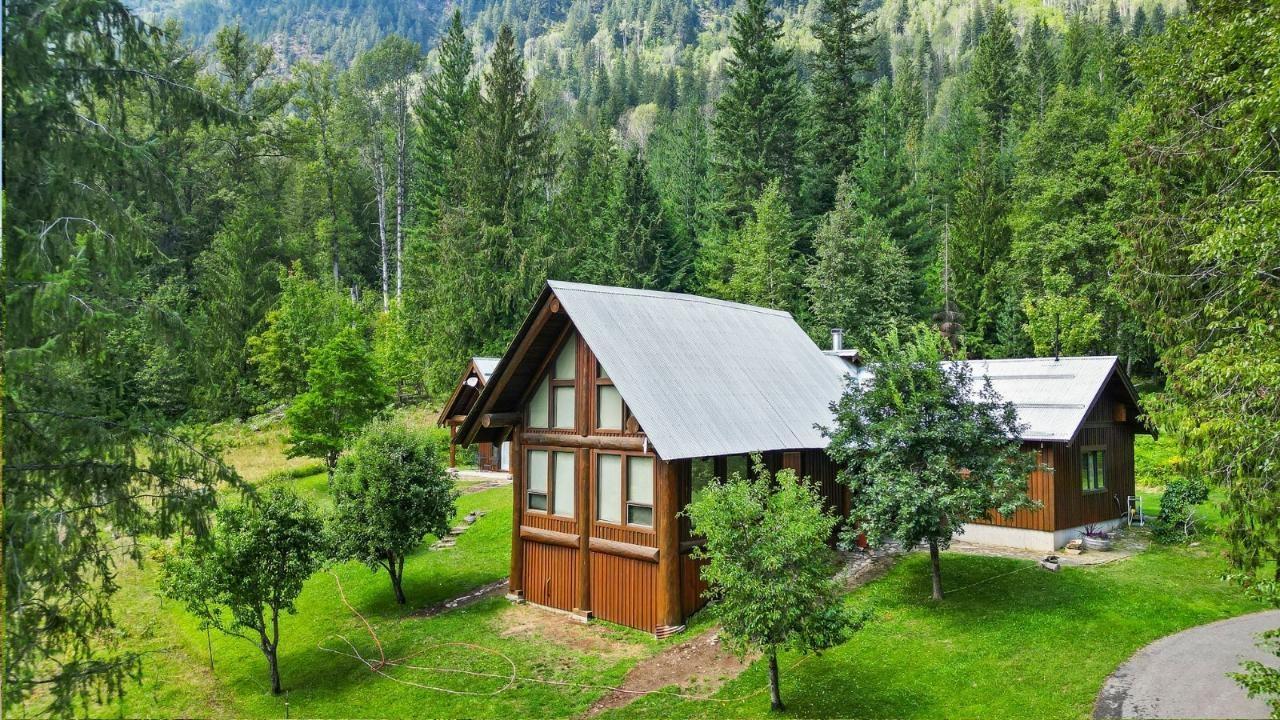16749 Crawford Creek Road, Crawford Bay, British Columbia  V0B 1E0 - Photo 2 - 2477065