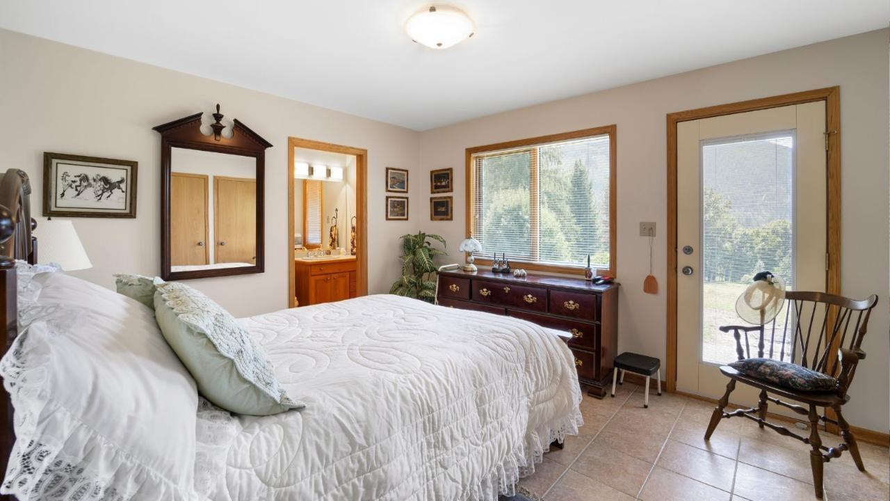 16749 Crawford Creek Road, Crawford Bay, British Columbia  V0B 1E0 - Photo 26 - 2477065