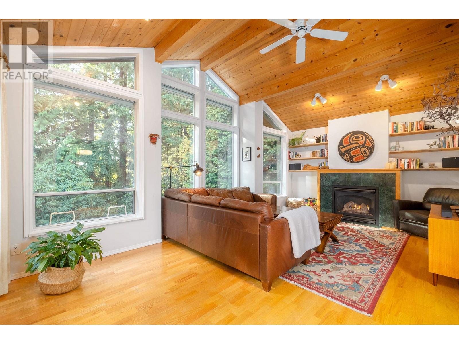 5405 Ranger Avenue, North Vancouver, British Columbia  V7R 3M7 - Photo 12 - R2884803
