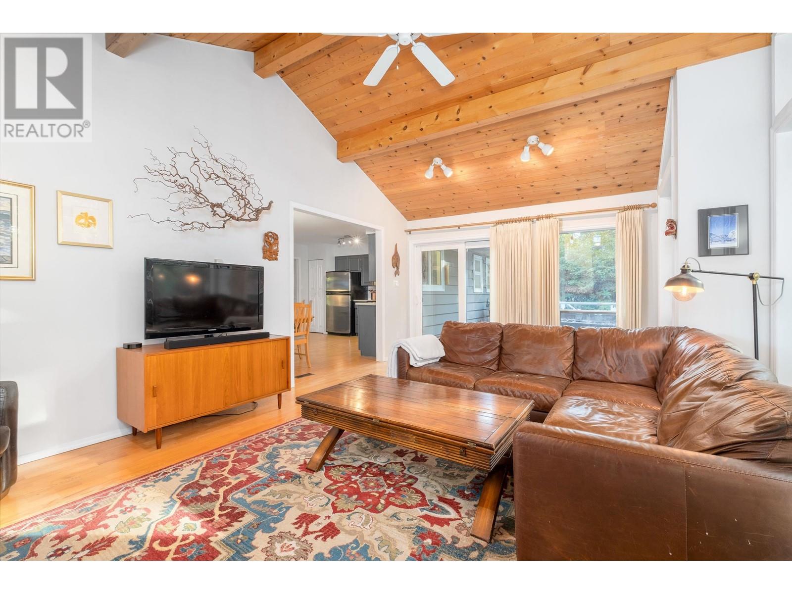 5405 Ranger Avenue, North Vancouver, British Columbia  V7R 3M7 - Photo 14 - R2884803
