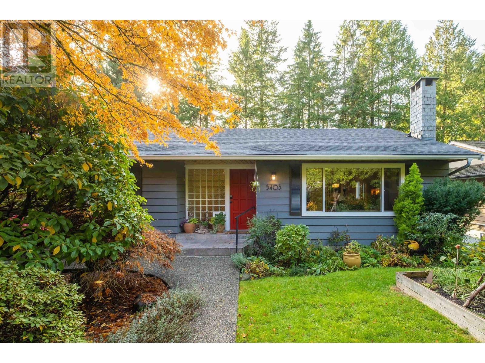 5405 Ranger Avenue, North Vancouver, British Columbia  V7R 3M7 - Photo 2 - R2884803