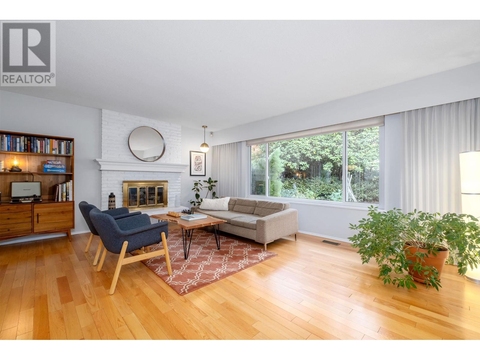 5405 Ranger Avenue, North Vancouver, British Columbia  V7R 3M7 - Photo 4 - R2884803
