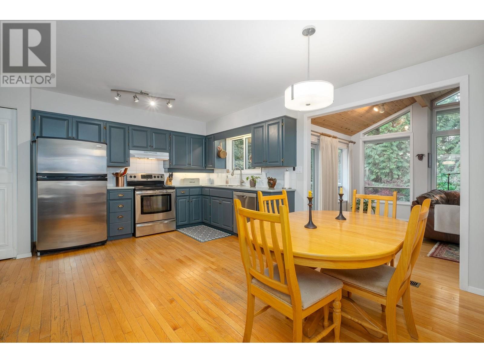 5405 Ranger Avenue, North Vancouver, British Columbia  V7R 3M7 - Photo 9 - R2884803