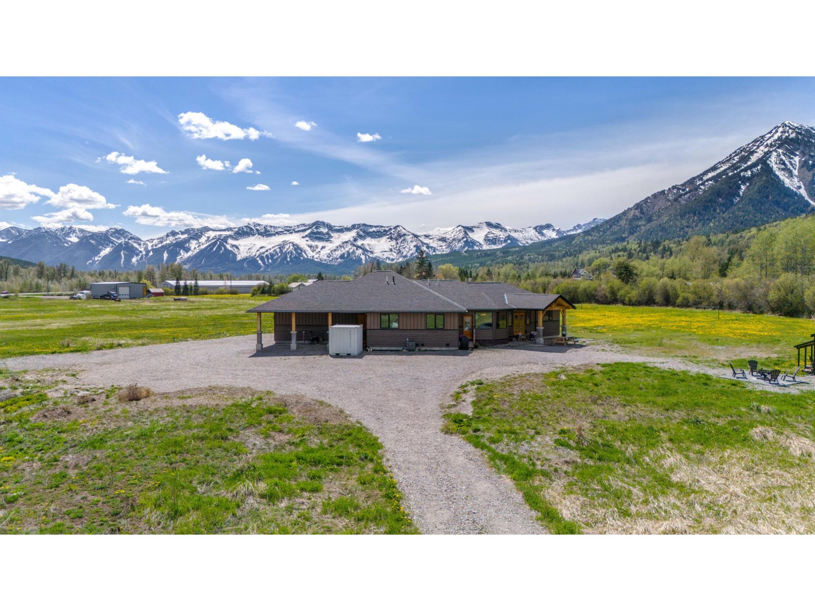 6385 Highway 3, Fernie, British Columbia  V0B 1M0 - Photo 2 - 2477109