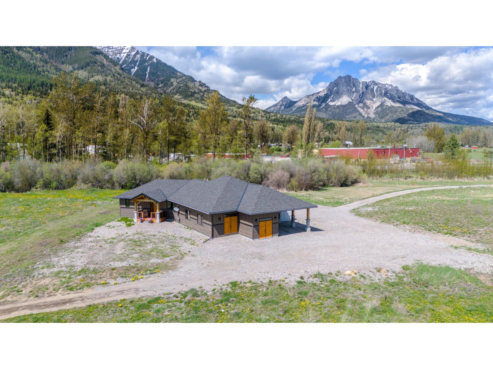 6385 Highway 3, Fernie, British Columbia  V0B 1M0 - Photo 6 - 2477109