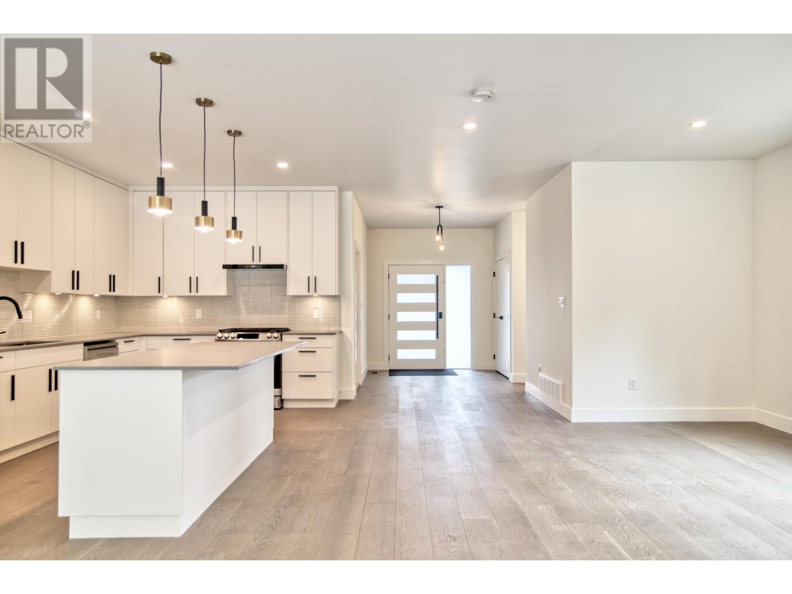 5409 Stellar Way, Sechelt, British Columbia  V7Z 0M1 - Photo 11 - R2884986