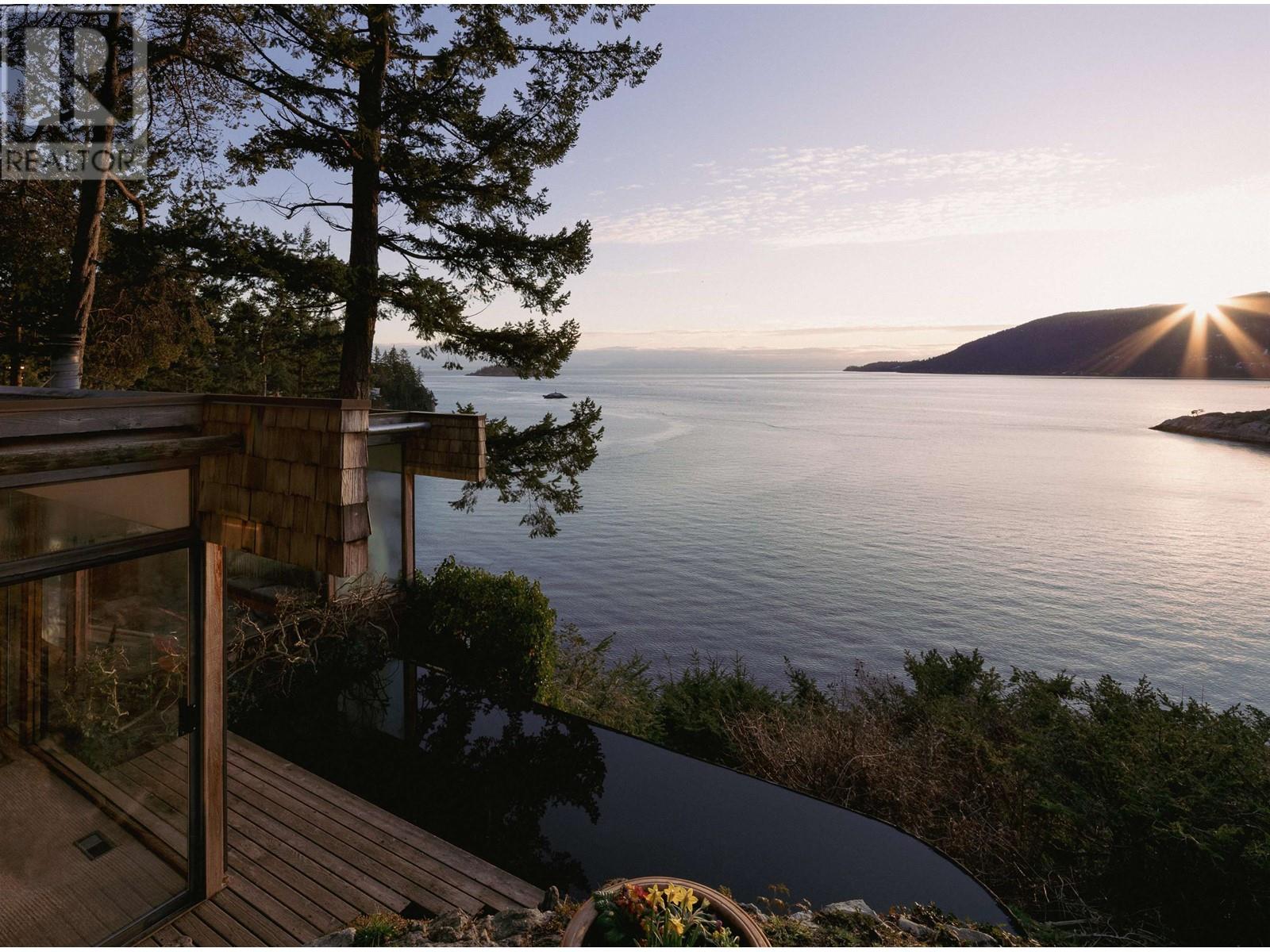 6664 Marine Drive, West Vancouver, British Columbia  V7W 2S9 - Photo 4 - R2885083